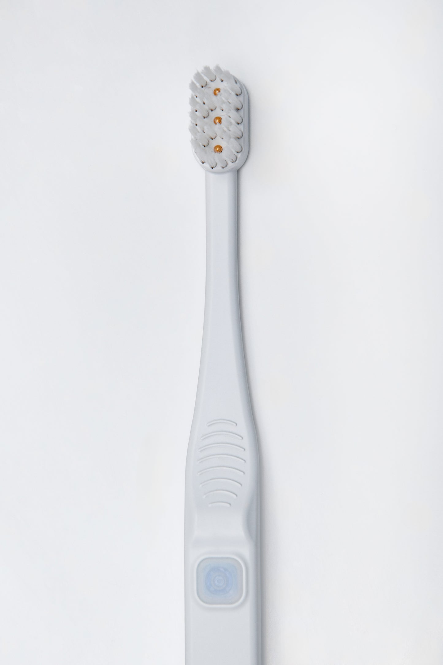 Bioelektrinis dantų šepetėlis Tromatz Mini, kompaktiškas ir patogus kelionėms, baltame fone.