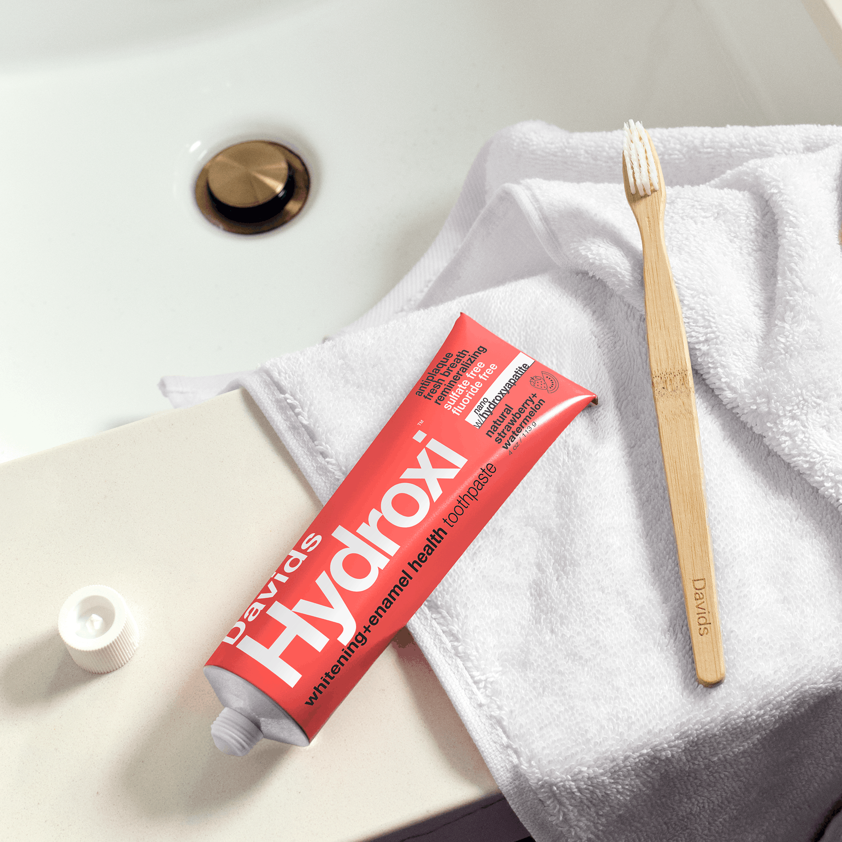 Davids Hydroxi™ balinamoji ir dantų emalį stiprinanti dantų pasta su nano hidroksiapatitu / braškių ir arbūzų skonio, be pakuotės.