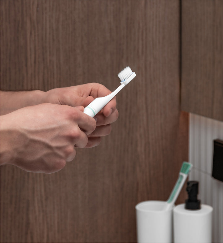 Pirmasis pasaulyje bioelektrinis dantų šepetėlis
